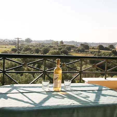 Almyros & Lejlighed *